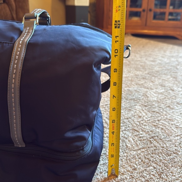 VERA BRADLEY Midtown Travel Bag in classic navy NWT - Picture 12 of 16